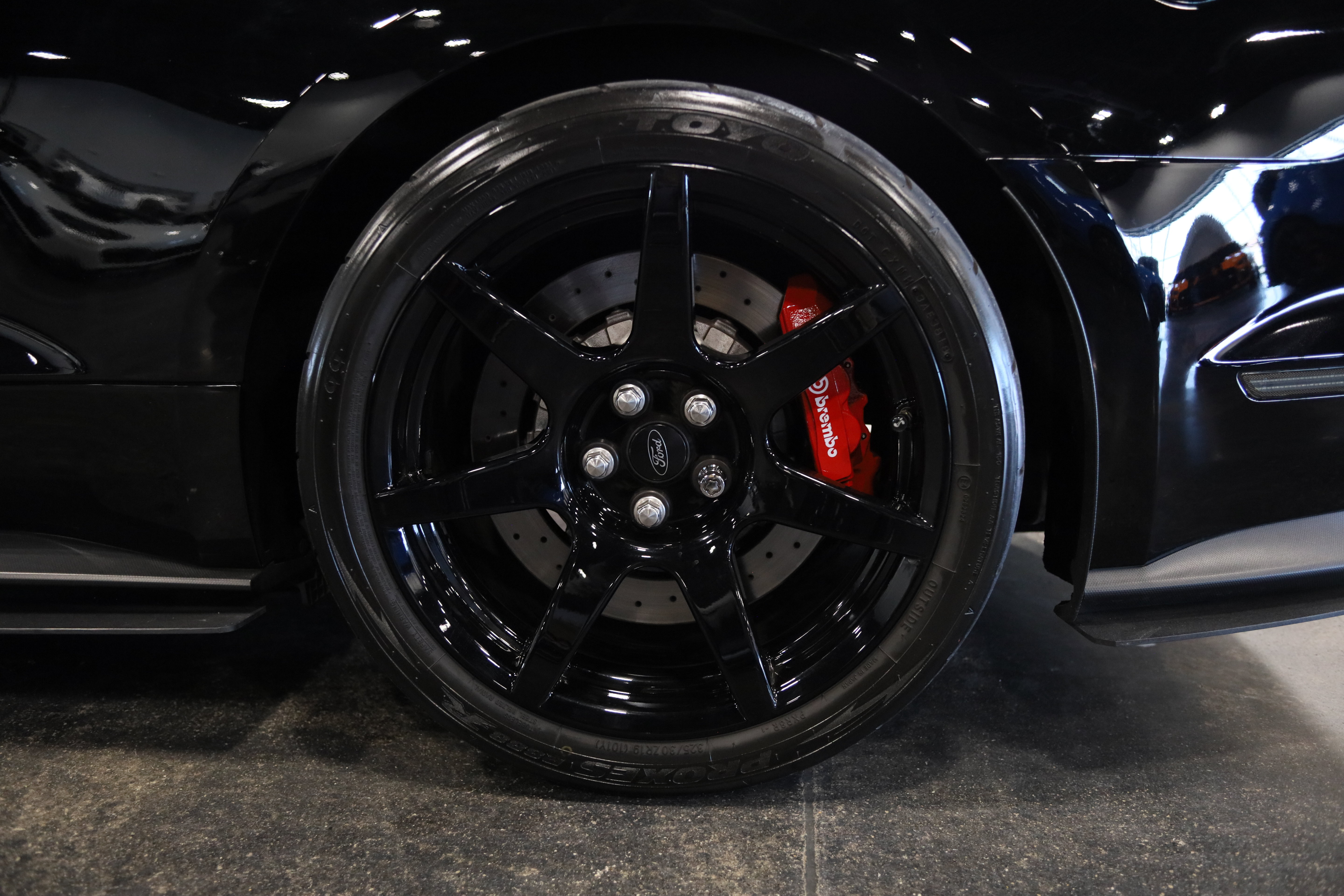 Used 2018 Ford Mustang Shelby GT350R w/ GT350R Equipment Group 920A RWD image 12