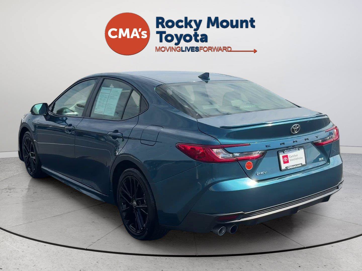 Used 2025 Toyota Camry SE FWD image 3