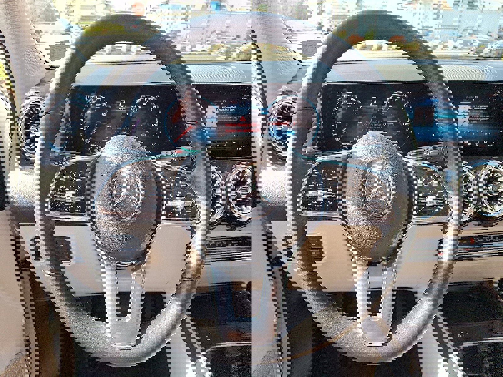 Used 2023 Mercedes-Benz EQB 300 4MATIC image 19