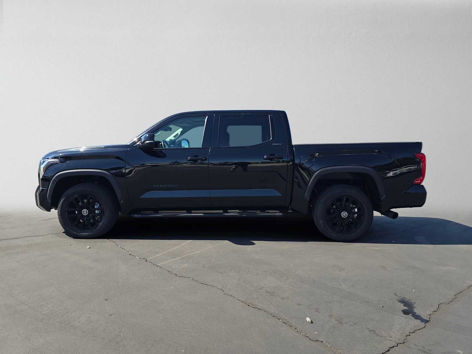 Used 2024 Toyota Tundra Limited AWD/4WD image 6