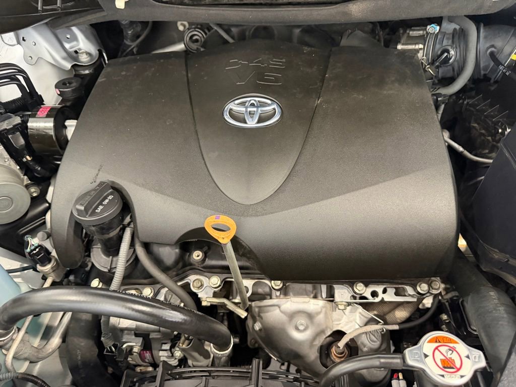 Certified 2017 Toyota Sienna SE w/ SE Preferred Package FWD image 35