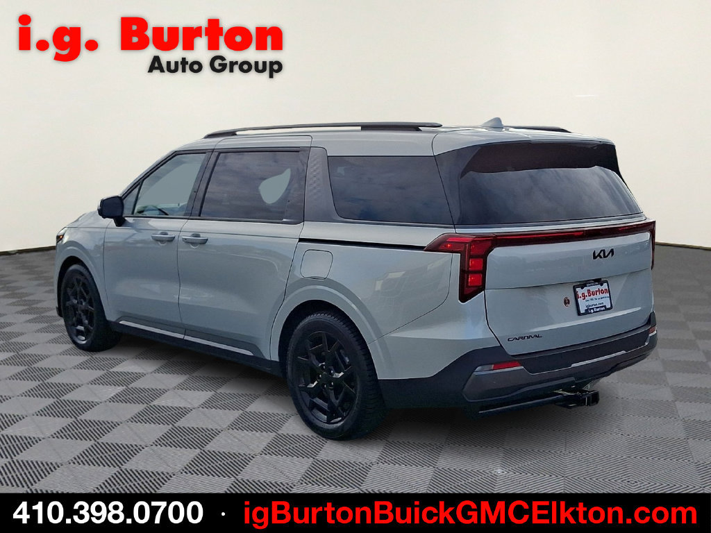 Used 2025 Kia Carnival SX w/ SX Dark Edition Package FWD image 4