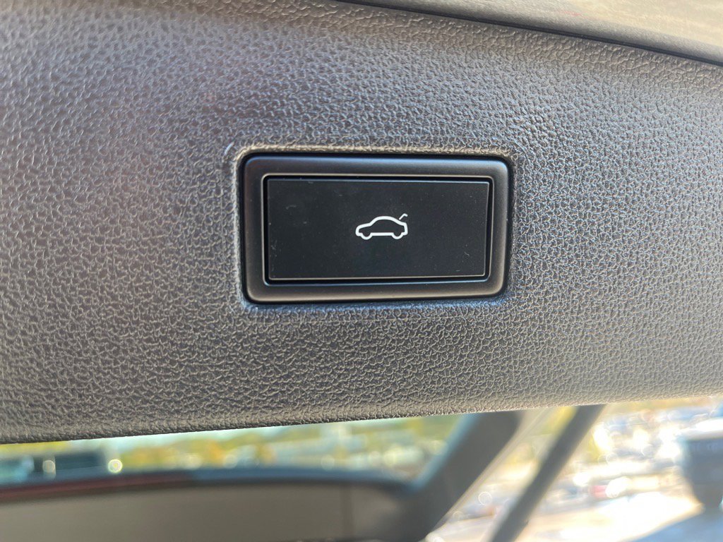 Used 2024 Volkswagen Tiguan SE R-Line image 21