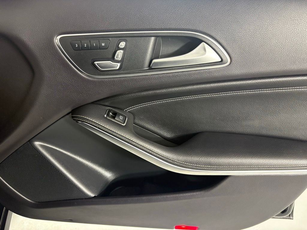 Used 2018 Mercedes-Benz GLA 250 image 12