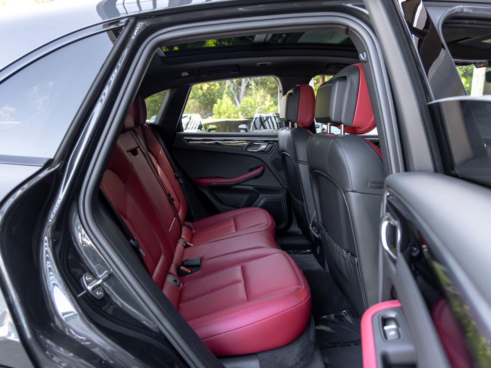 Certified 2023 Porsche Macan AWD/4WD image 49
