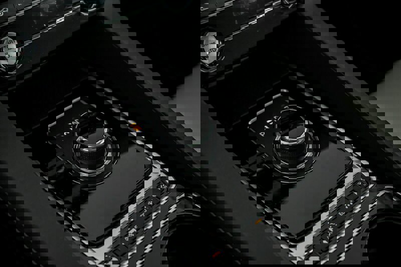 Used 2017 Jaguar F-PACE Prestige image 36