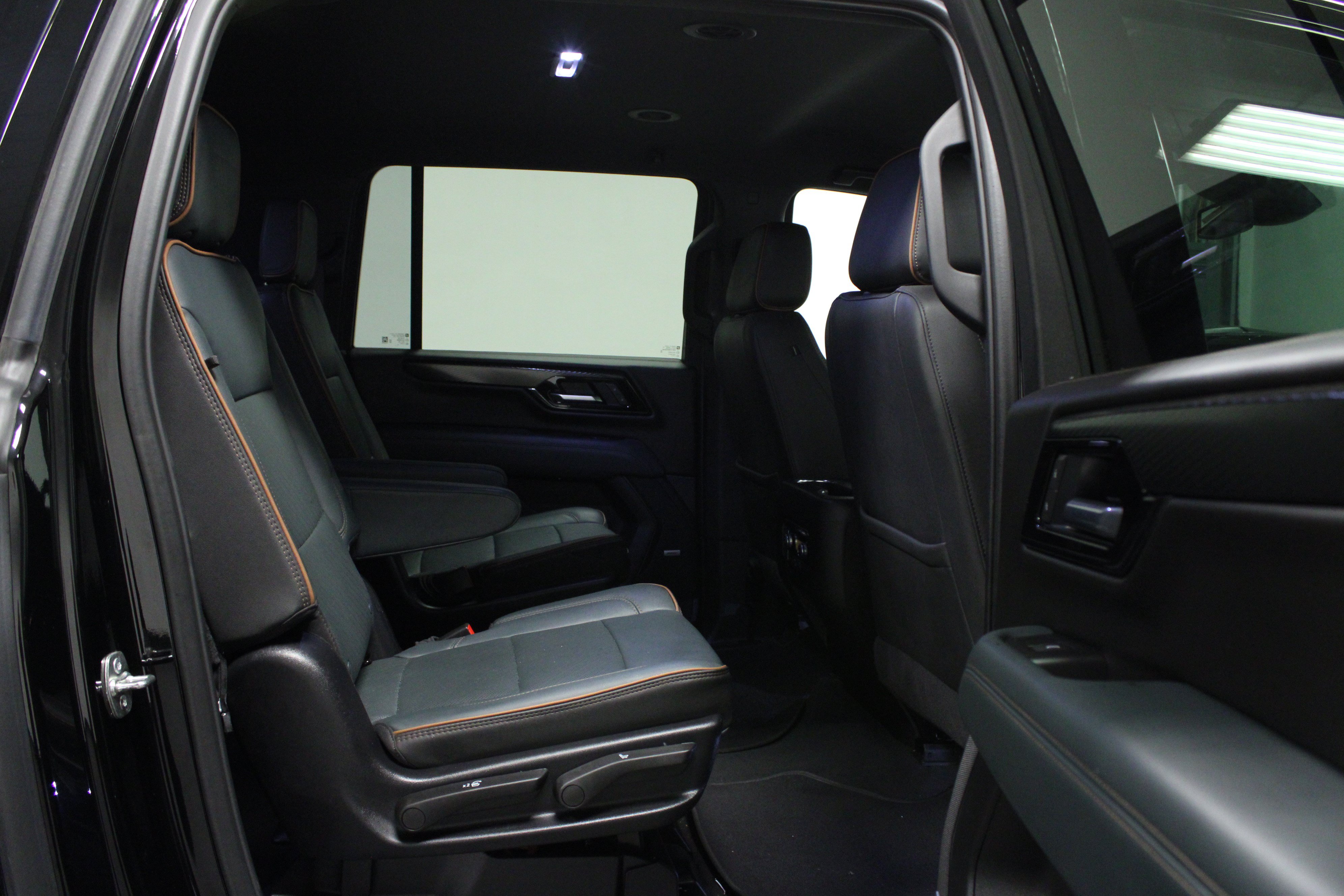 Used 2025 GMC Yukon XL AT4 AWD/4WD image 16