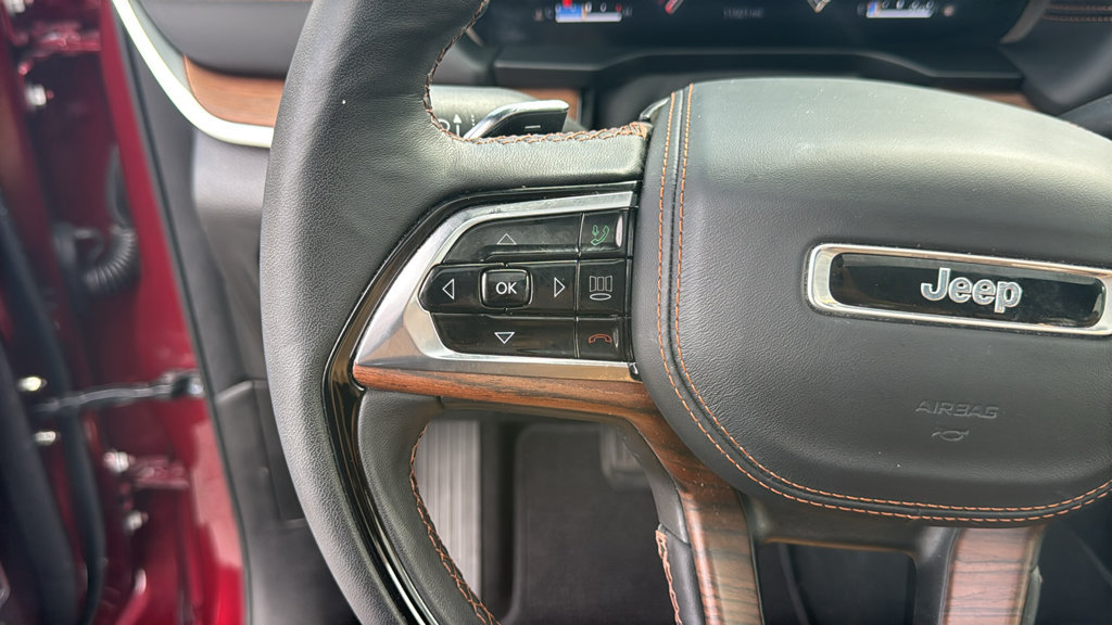 Used 2025 Jeep Grand Cherokee Summit AWD/4WD image 19