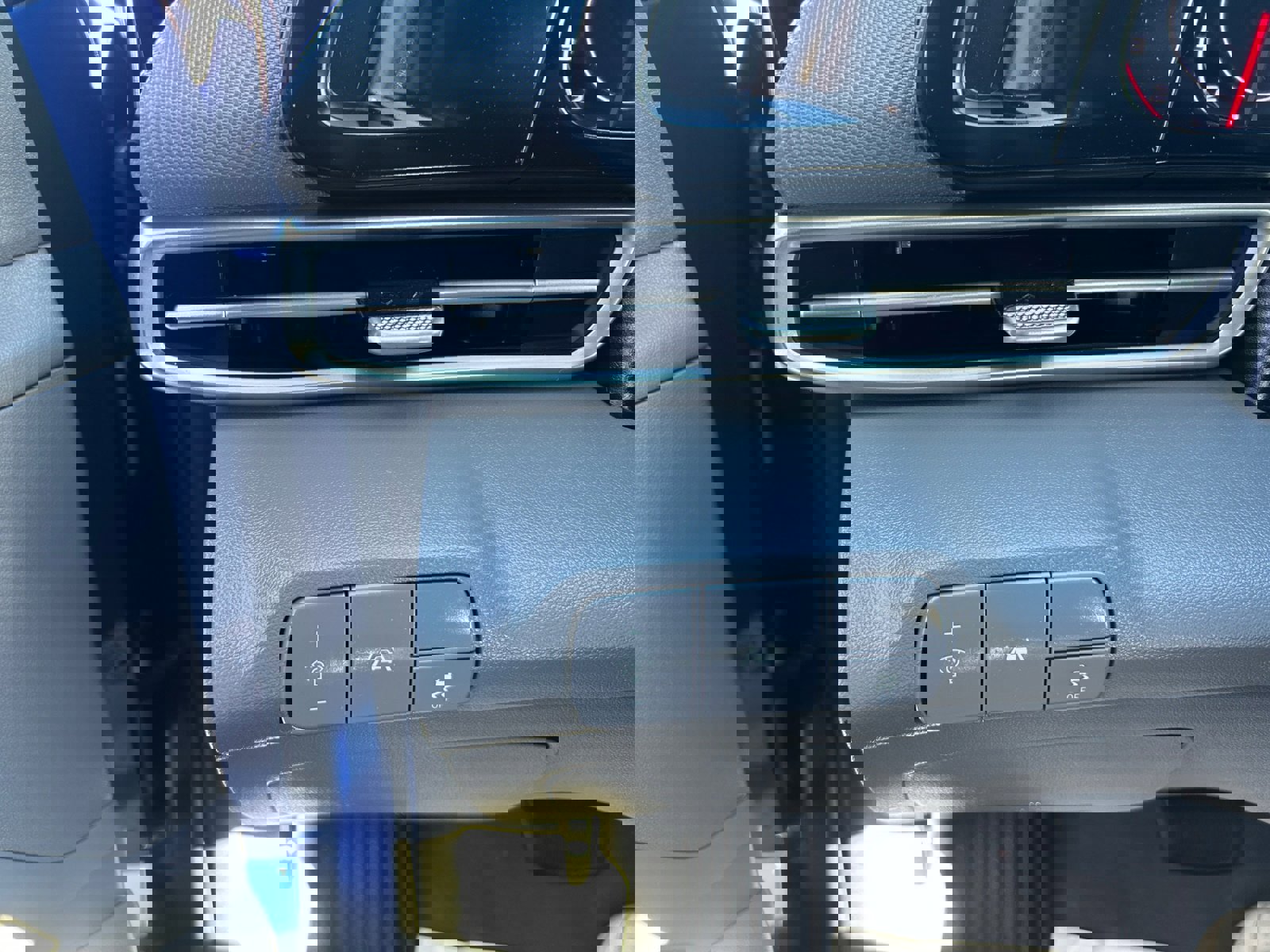 Used 2022 Hyundai Elantra SEL image 25