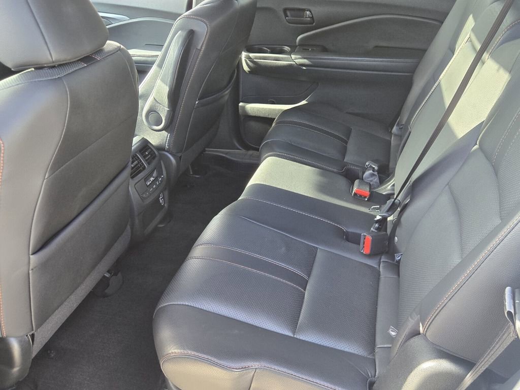 Used 2022 Honda Pilot TrailSport image 11