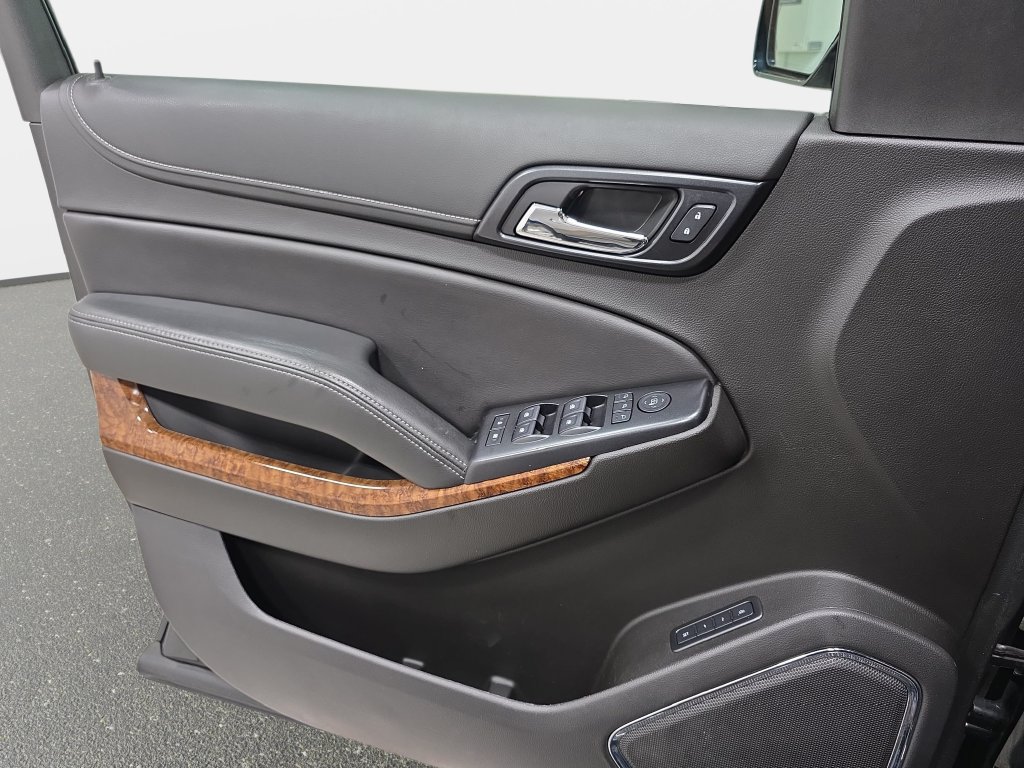 Used 2020 Chevrolet Tahoe Premier w/ Premier 6.2L Value Package AWD/4WD image 27