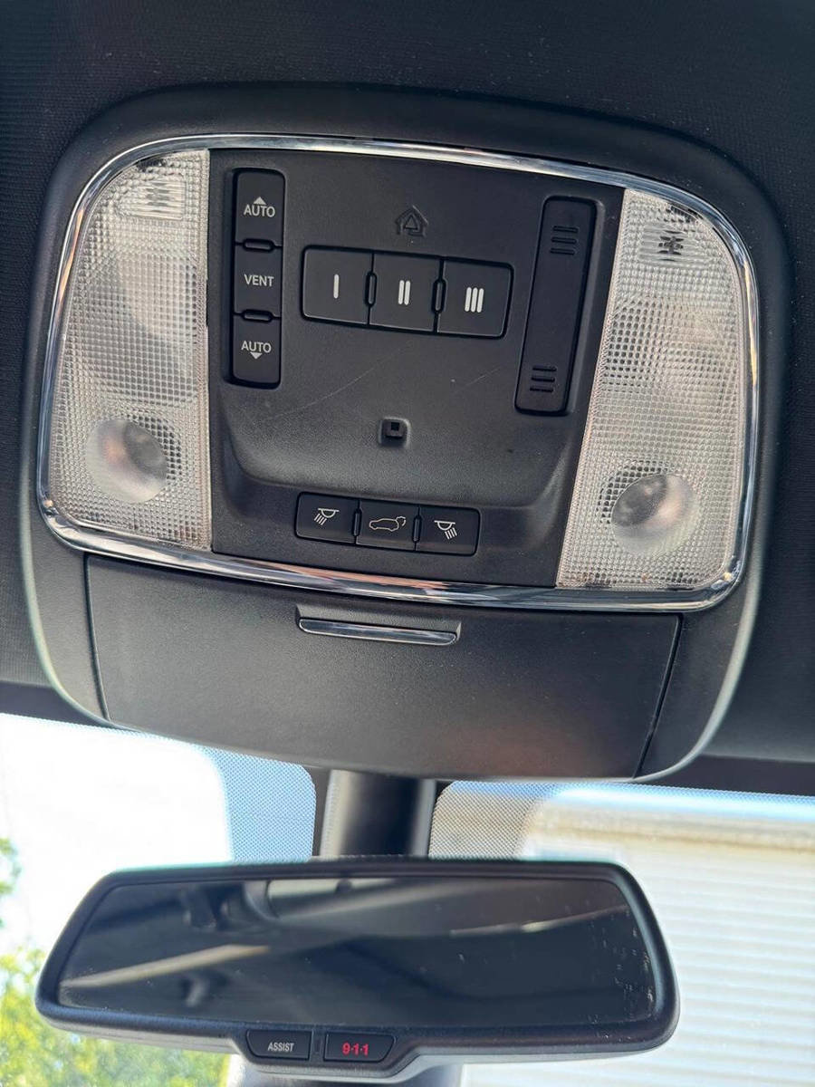Used 2015 Jeep Grand Cherokee Limited w/ Trailer Tow Group IV AWD/4WD image 37