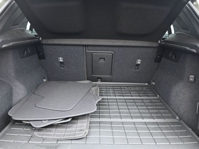 Used 2023 Volvo XC40 B5 Plus w/ Driver Assist Package image 31