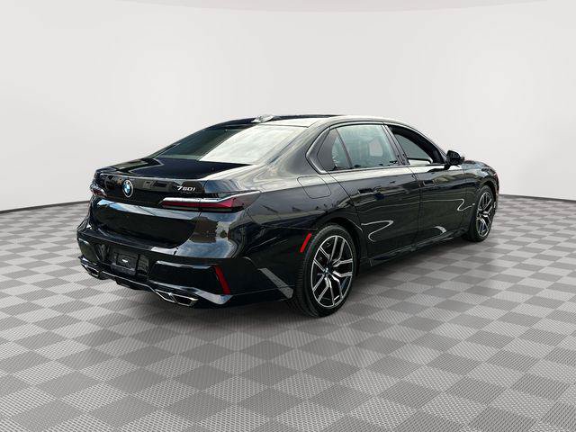 Used 2023 BMW 760i xDrive AWD/4WD image 3