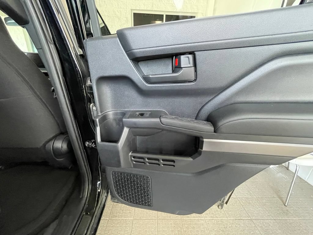 Used 2025 Toyota 4Runner SR5 AWD/4WD image 26