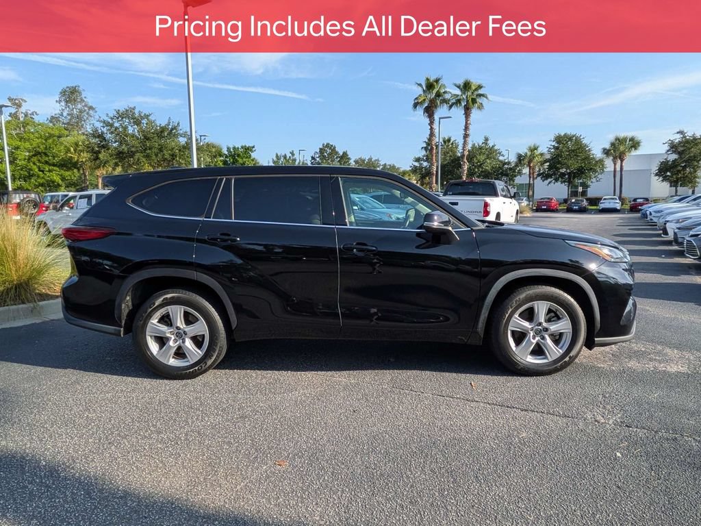 Used 2022 Toyota Highlander LE FWD image 4