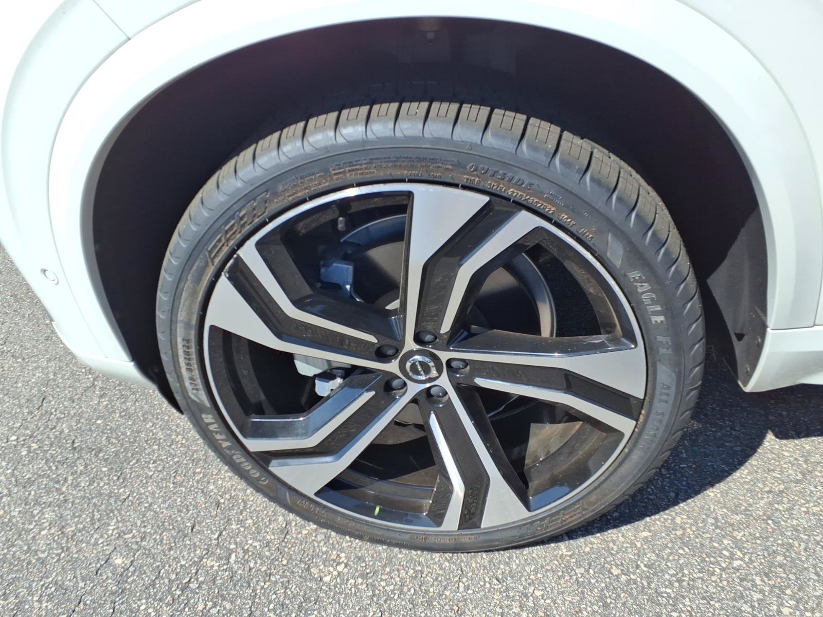 Certified 2024 Volvo XC90 B6 Ultimate w/ Protection Package Premier AWD/4WD image 11