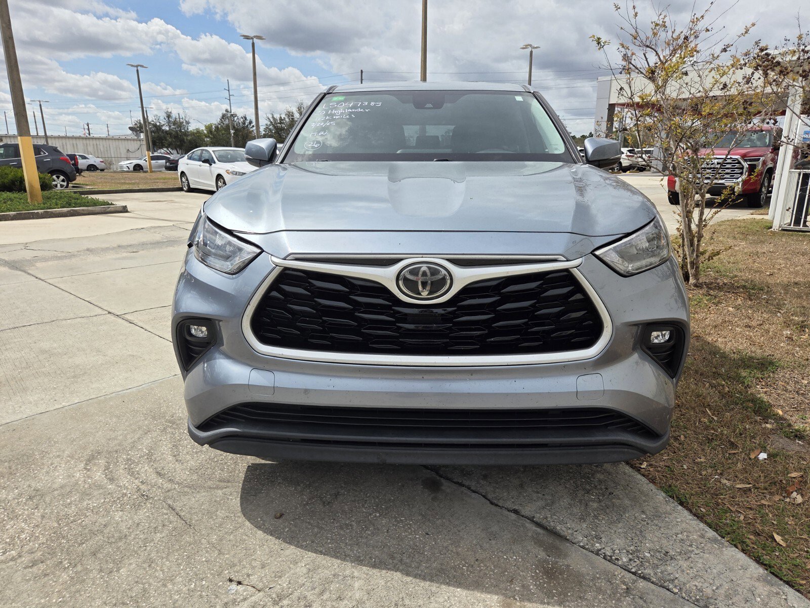 Used 2020 Toyota Highlander LE image 2