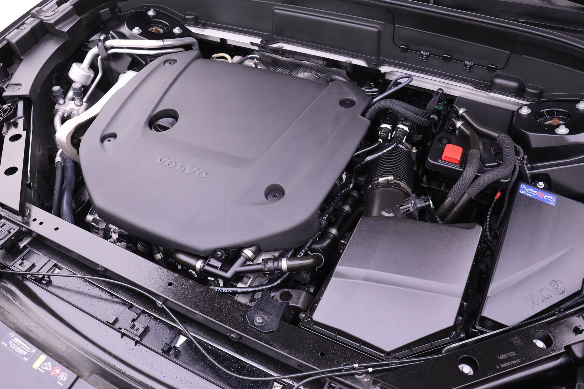 Certified 2023 Volvo XC60 B6 Ultimate w/ Protection Package Premier image 24