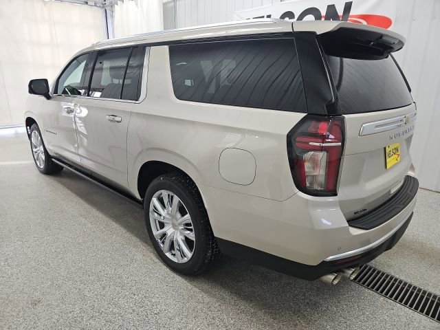Used 2023 Chevrolet Suburban High Country image 9