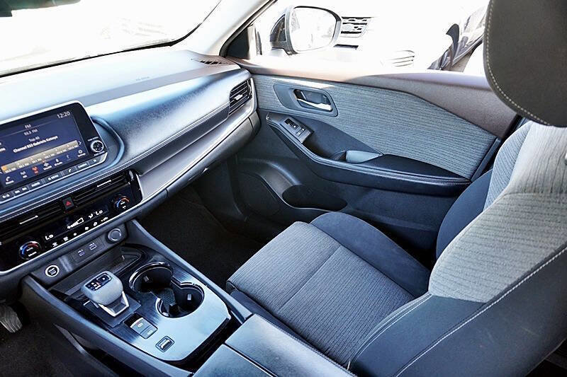 Used 2021 Nissan Rogue SV image 22