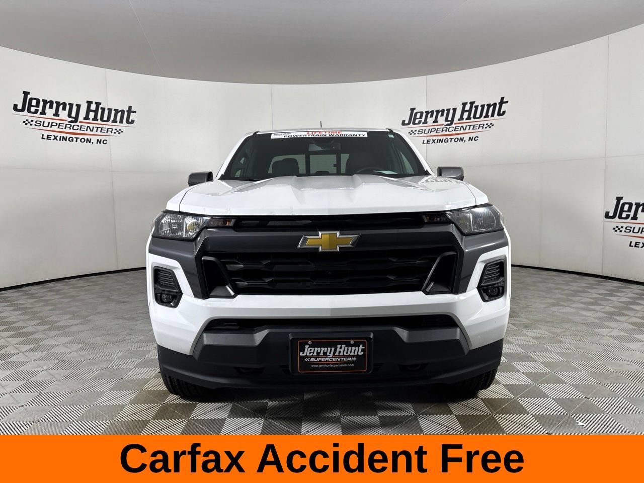 Used 2023 Chevrolet Colorado LT w/ LT Convenience Package II AWD/4WD image 3