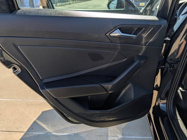 Used 2024 Volkswagen Jetta SE FWD image 13