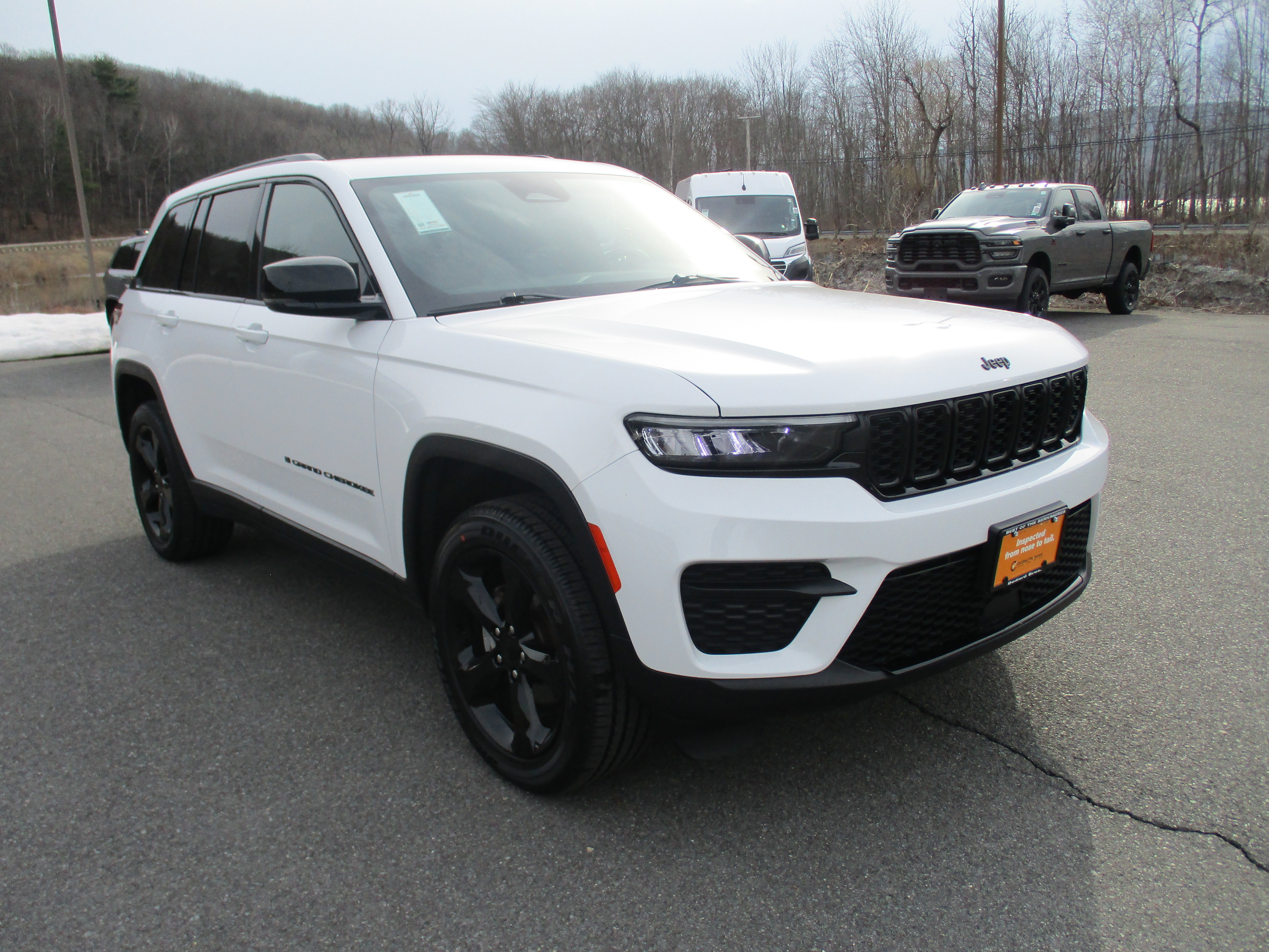 Certified 2023 Jeep Grand Cherokee Altitude image 3