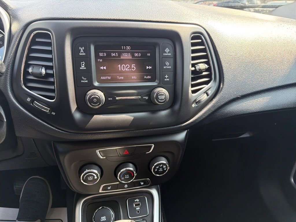 Used 2018 Jeep Compass Latitude w/ Cold Weather Group image 16