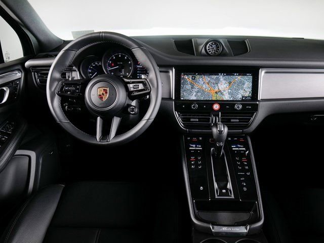 Certified 2026 Porsche Macan AWD/4WD image 14