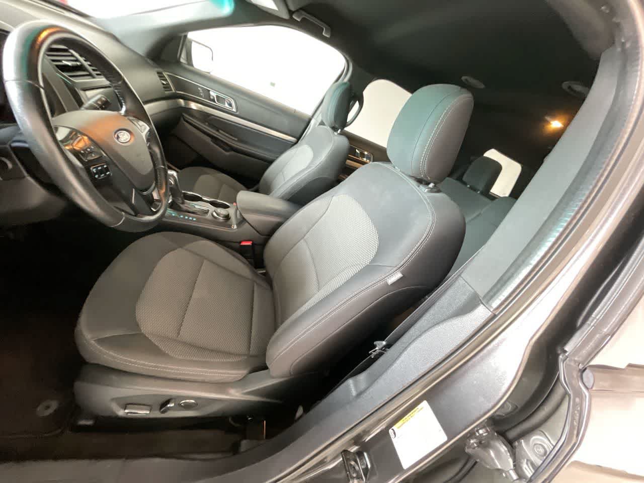 Used 2018 Ford Explorer XLT AWD/4WD image 11