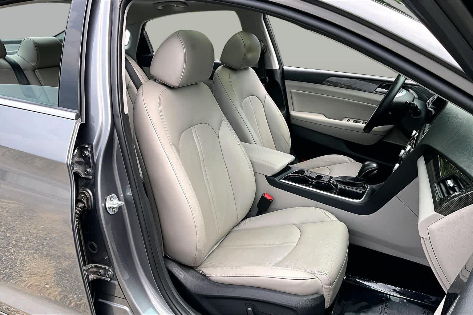 Used 2019 Hyundai Sonata Limited w/ Ultimate Package 04 FWD image 9