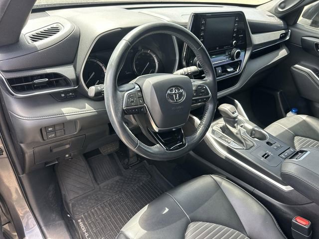 Used 2021 Toyota Highlander XSE FWD image 6