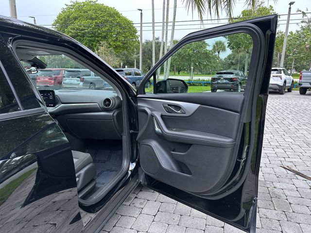Used 2025 Chevrolet Blazer LT FWD image 23