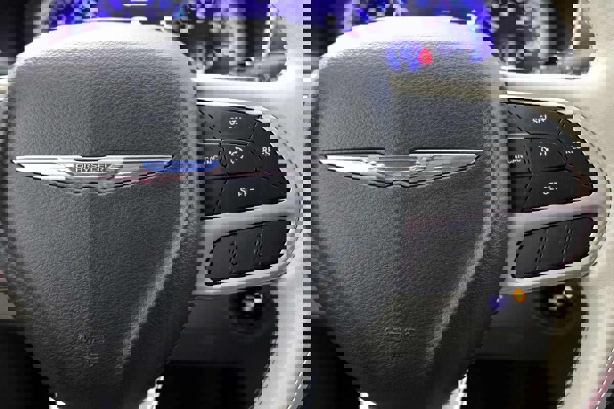 Used 2019 Chrysler Pacifica Limited image 30