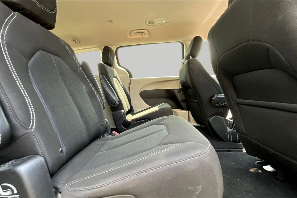 Used 2023 Chrysler Voyager LX FWD image 21