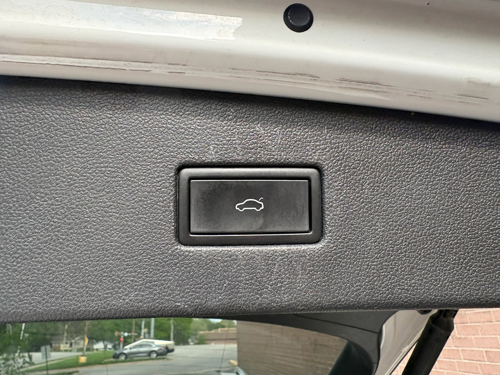 Used 2022 Volkswagen Tiguan SE w/ Panoramic Sunroof Package FWD image 20
