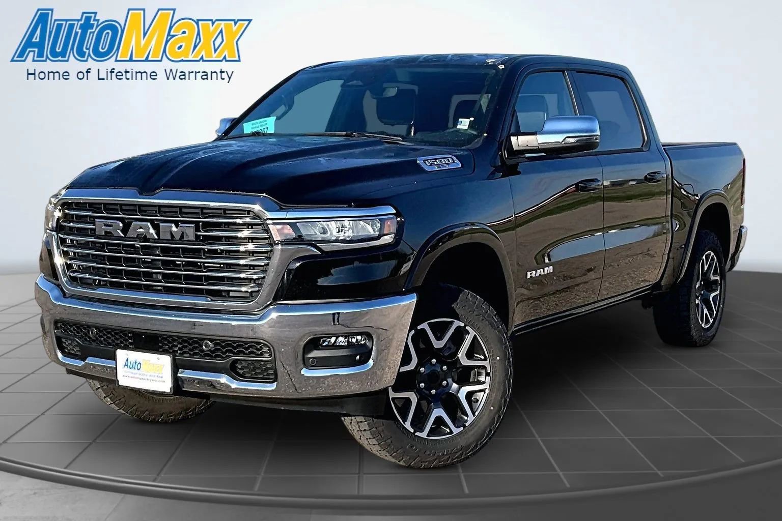 Used 2025 RAM 1500 Laramie AWD/4WD image 1