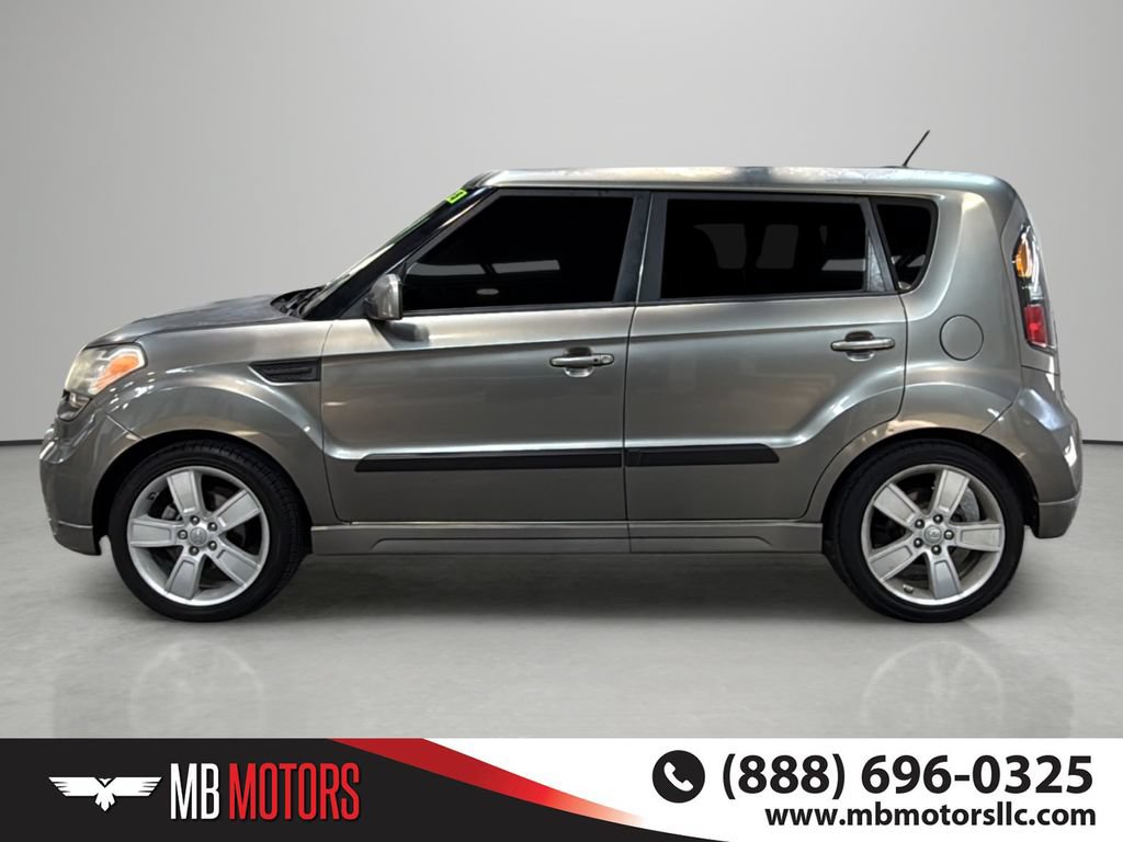 Used 2011 Kia Soul ! FWD image 2