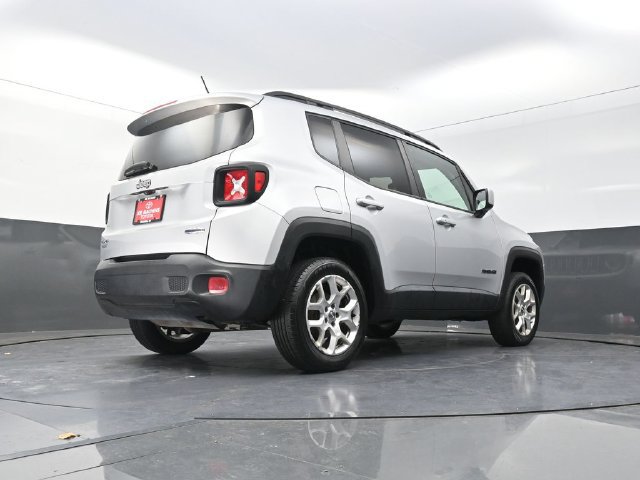 Used 2017 Jeep Renegade Latitude w/ Cold Weather Group AWD/4WD image 37