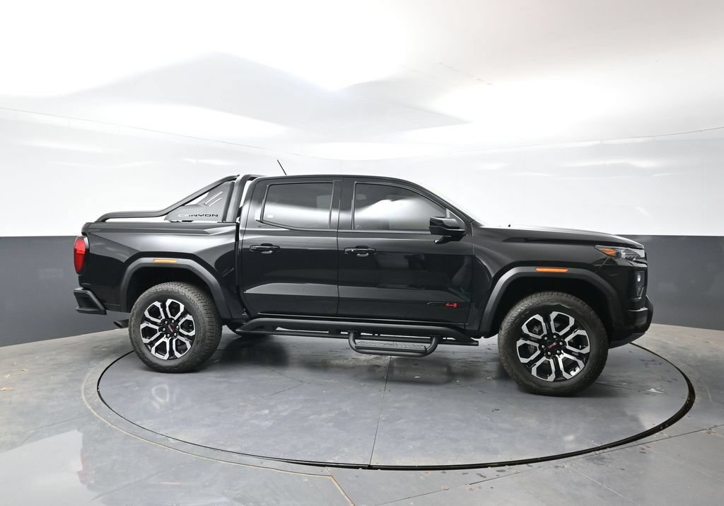 Used 2025 GMC Canyon AT4 w/ Nightfall Edition AWD/4WD image 4