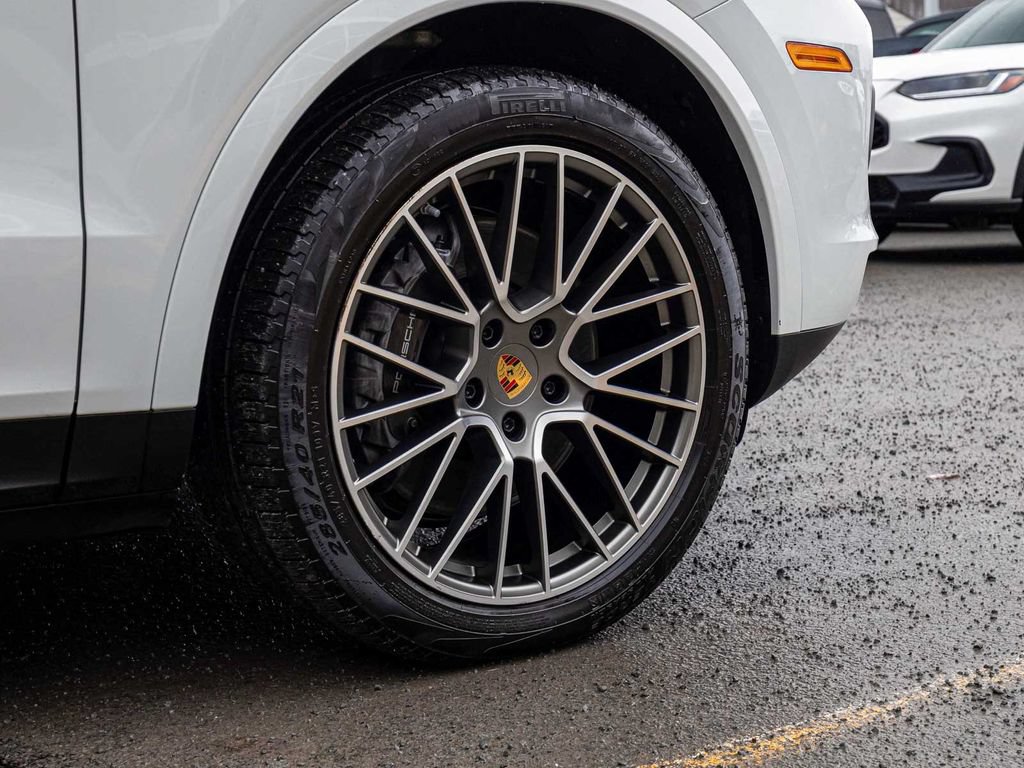 Used 2023 Porsche Cayenne Platinum Edition AWD/4WD image 9