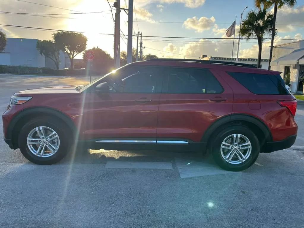 Used 2020 Ford Explorer XLT w/ Equipment Group 202A RWD image 5
