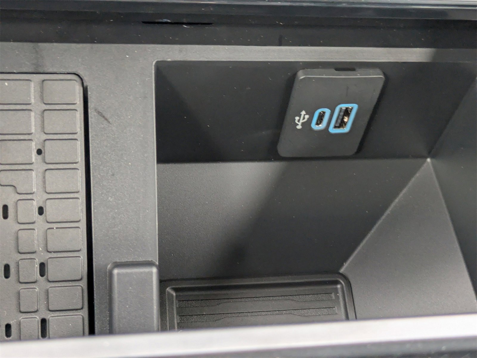 New 2025 Ford F250 Platinum w/ FX4 Off-Road Package image 24