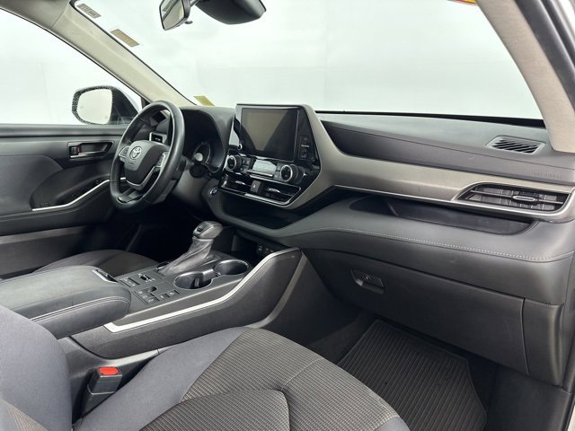 Used 2023 Toyota Highlander LE image 25