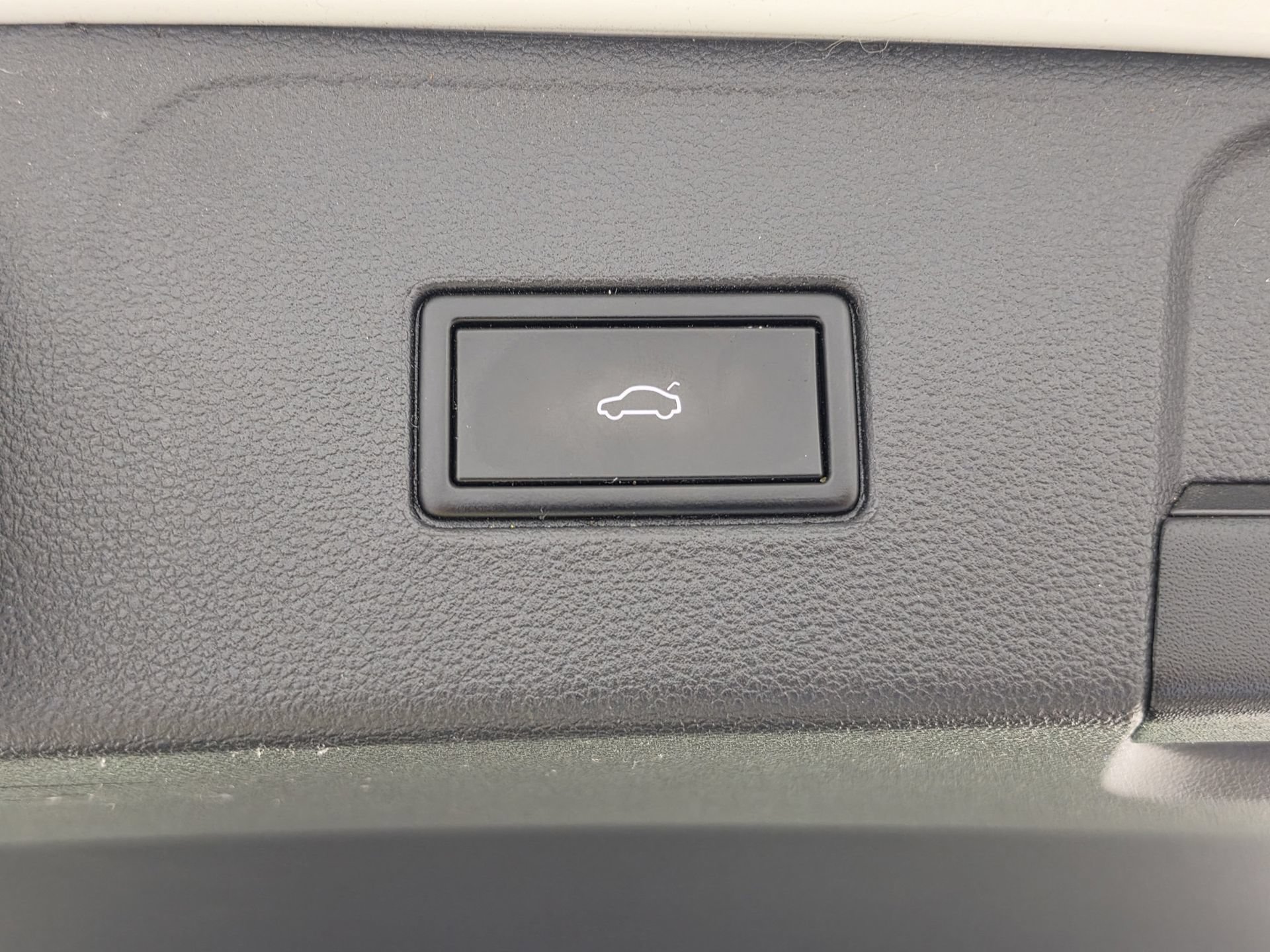 Used 2019 Volkswagen Atlas SE FWD image 14