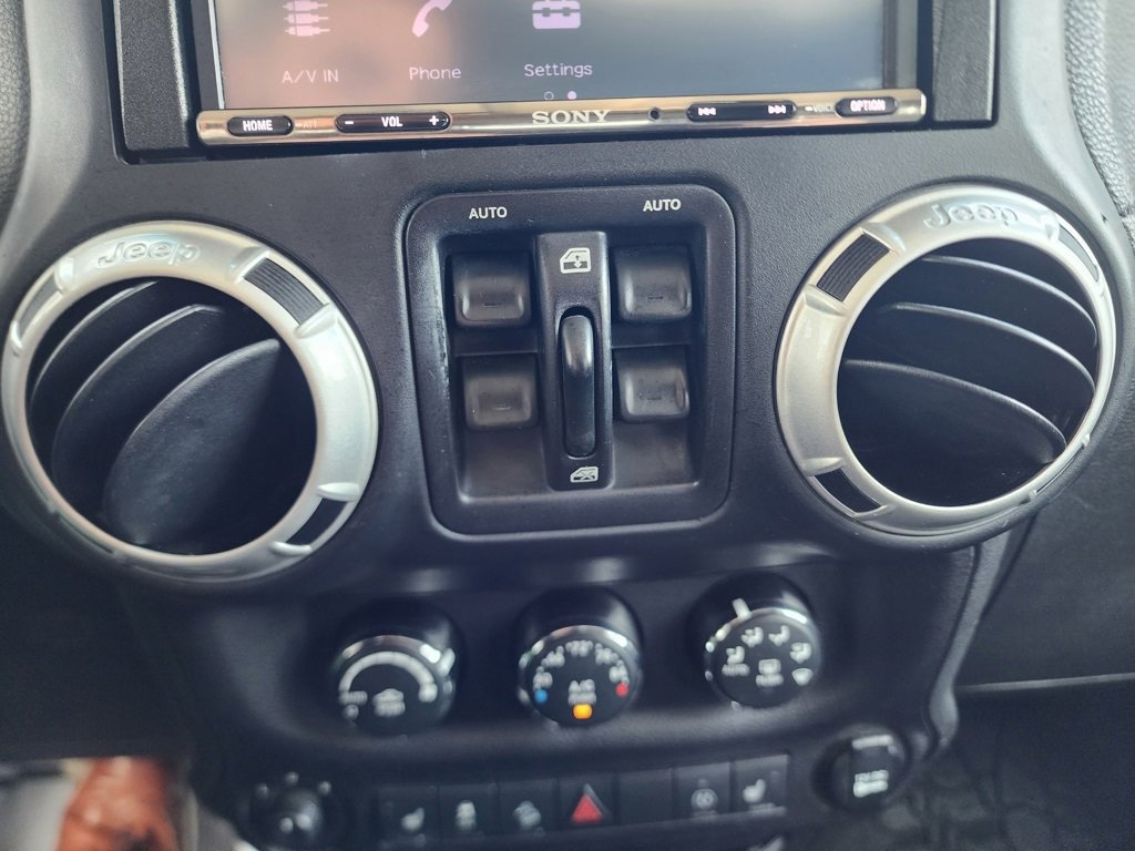 Used 2017 Jeep Wrangler Unlimited Rubicon image 32