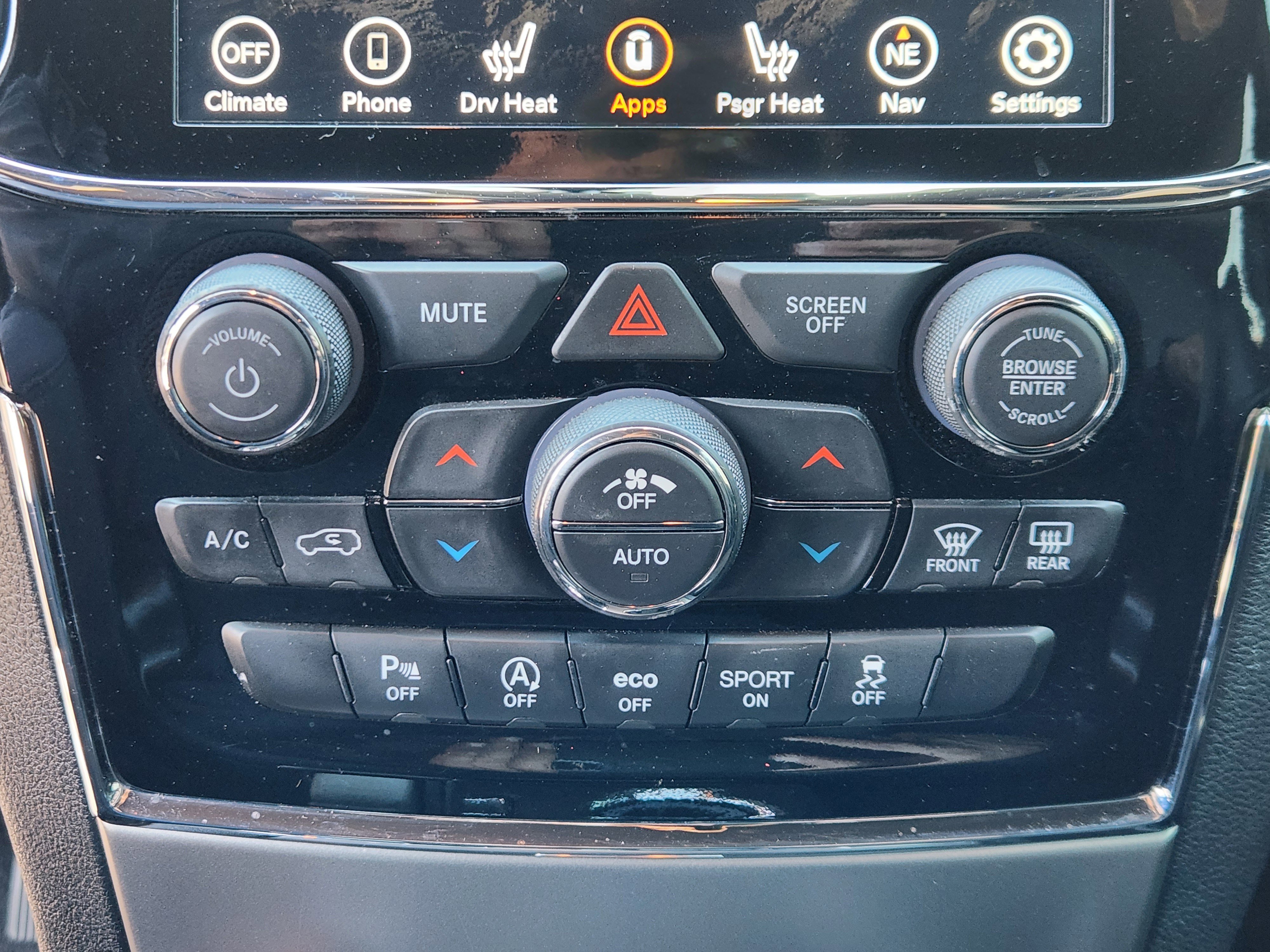 Used 2020 Jeep Grand Cherokee Laredo w/ Laredo X Package RWD image 21
