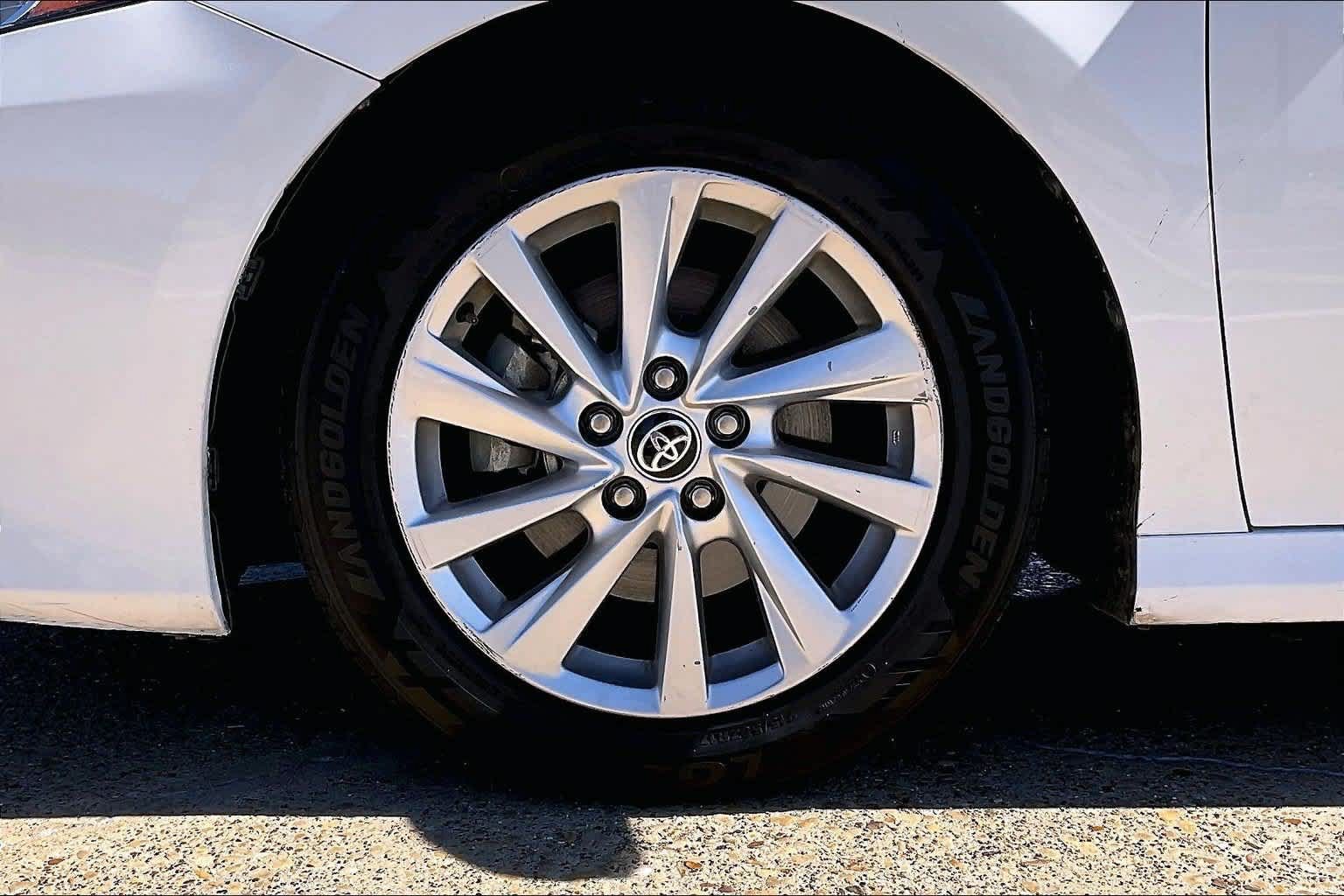 Used 2021 Toyota Camry LE FWD image 8