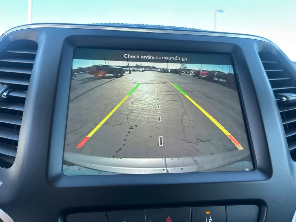 Used 2021 Jeep Cherokee Latitude Lux w/ Comfort/Convenience Group AWD/4WD image 26